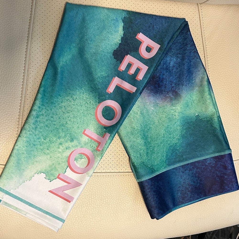Peloton Terez Capri/Ankle- Mermaid Watercolor Pattern